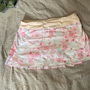 Lululemon pace rival skort